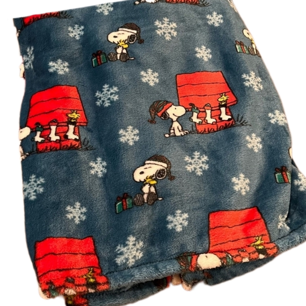 NEW Peanuts Holiday Christmas Snowflakes Snoopy Throw Berkshire 50” x 70”